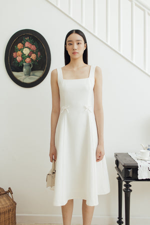 Suan Dress in White