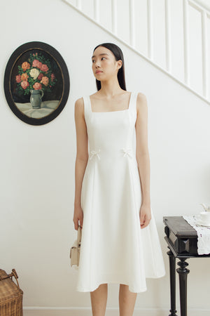 Suan Dress in White