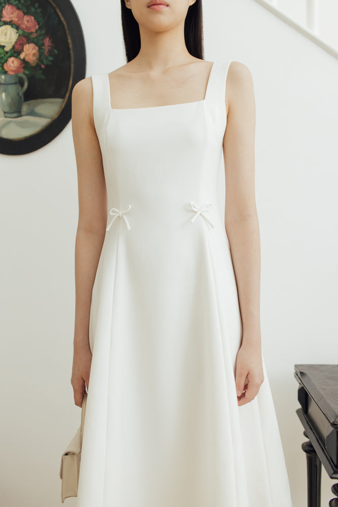 Suan Dress in White