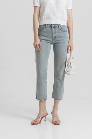 
            
                Load image into Gallery viewer, Bora Jeans in Light Denim
            
        