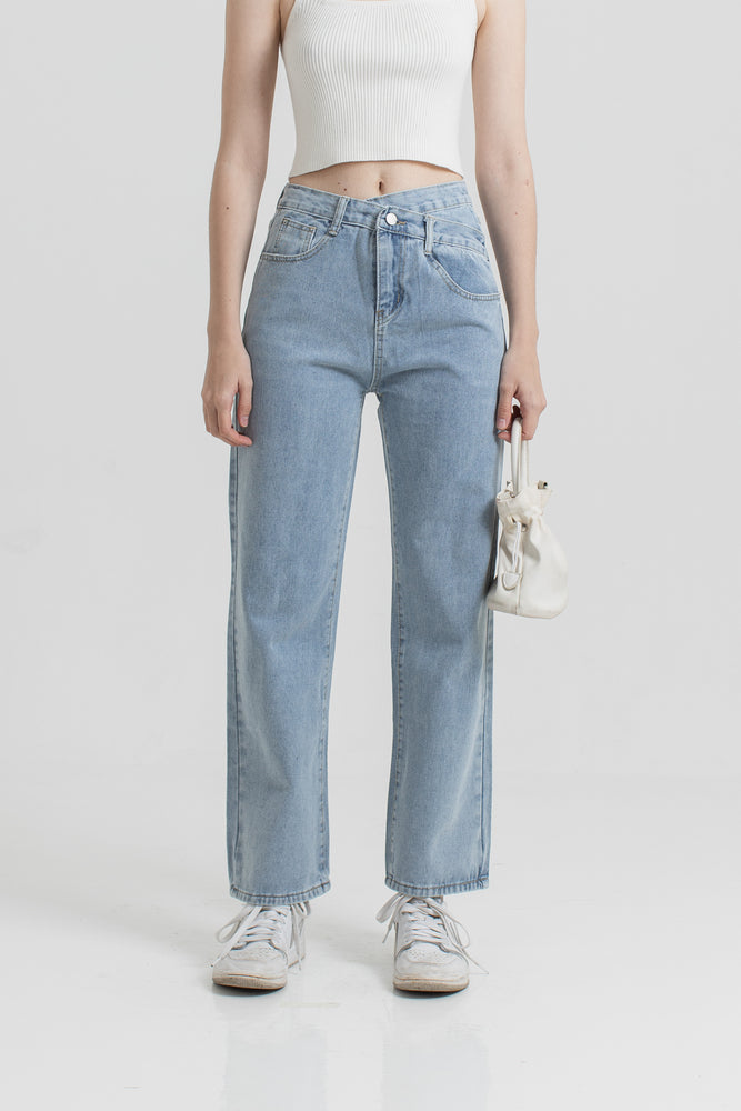 
            
                Load image into Gallery viewer, Chu Jeans in Light Denim
            
        