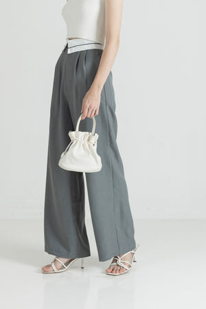 
            
                Load image into Gallery viewer, Esom Pants in Grey
            
        